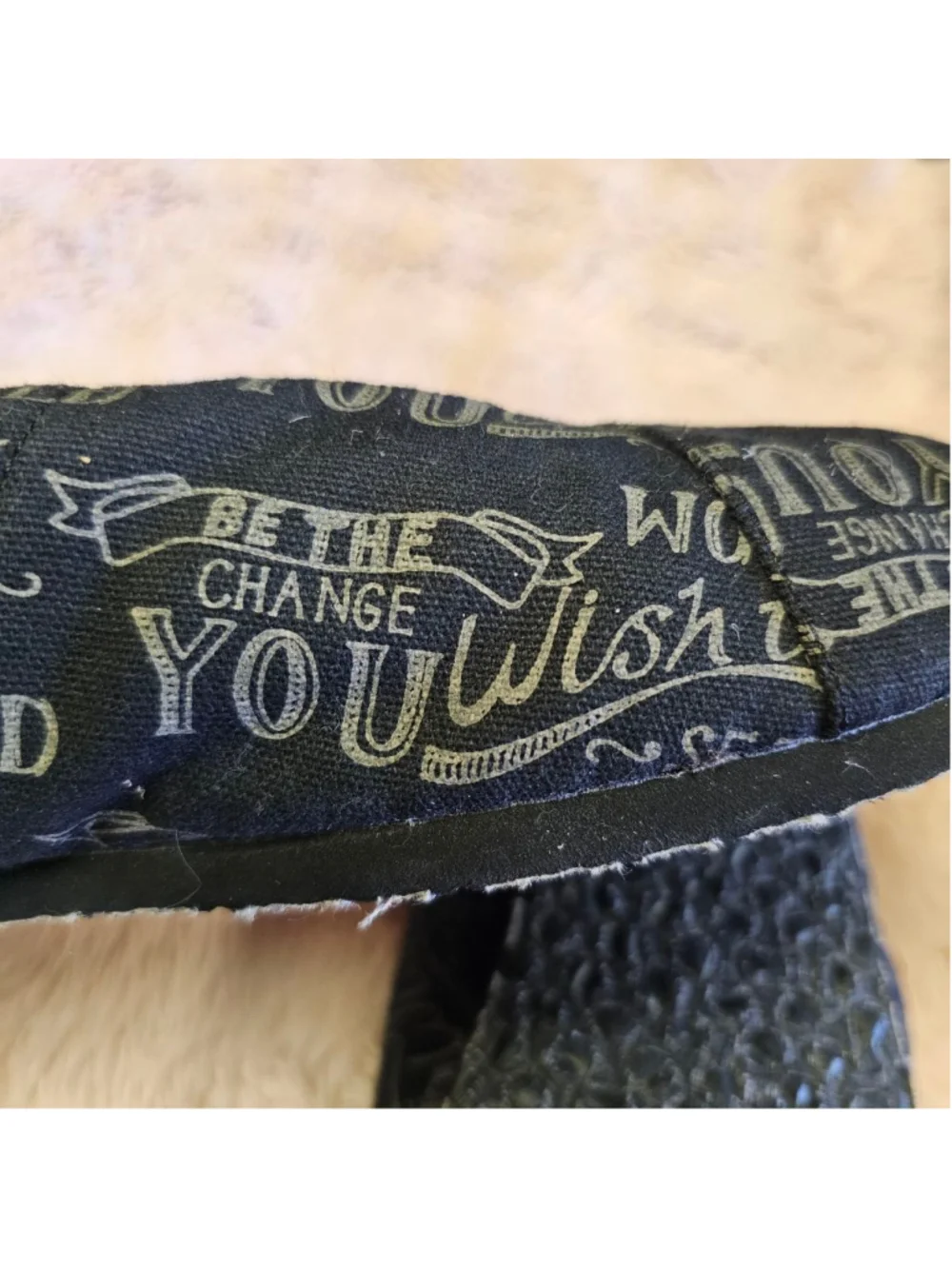 TOMS Classic Canvas Slip On Shoes Mens Size 10 Black Print Be The Change NWOT